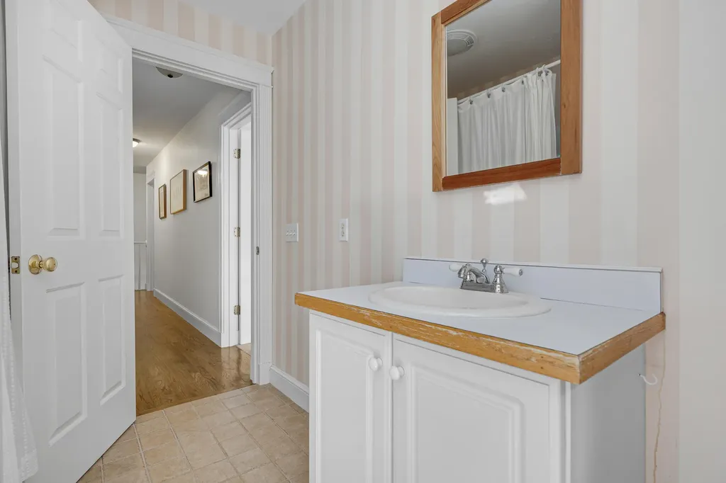 2 Sunnyfield Lane Falmouth ME 04105