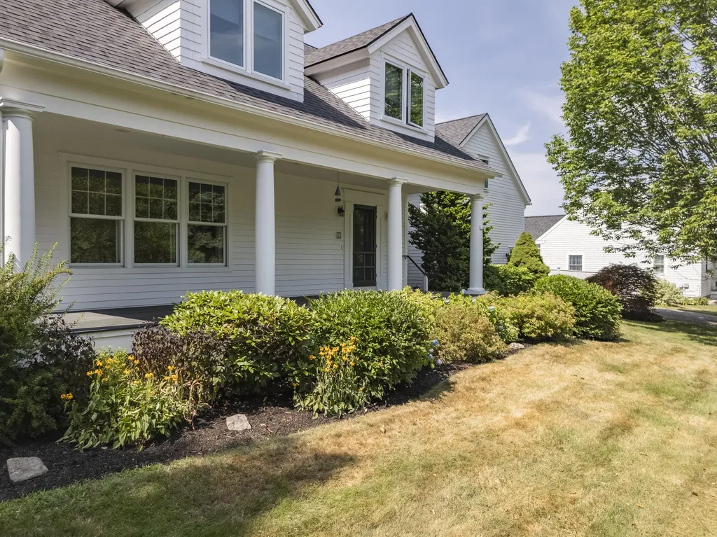 2 Sunnyfield Lane Falmouth ME 04105