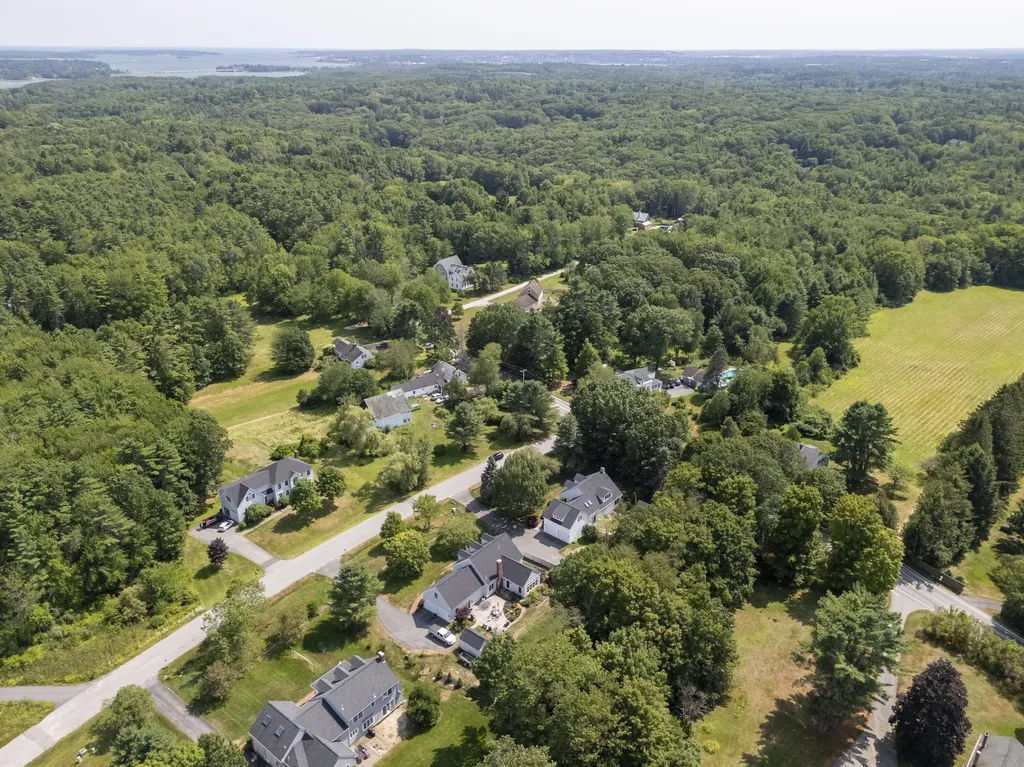 2 Sunnyfield Lane Falmouth ME 04105