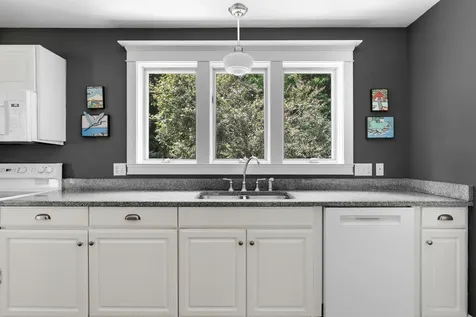 2 Sunnyfield Lane Falmouth ME 04105