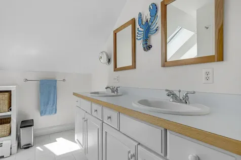 2 Sunnyfield Lane Falmouth ME 04105