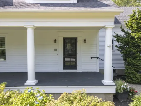 2 Sunnyfield Lane Falmouth ME 04105