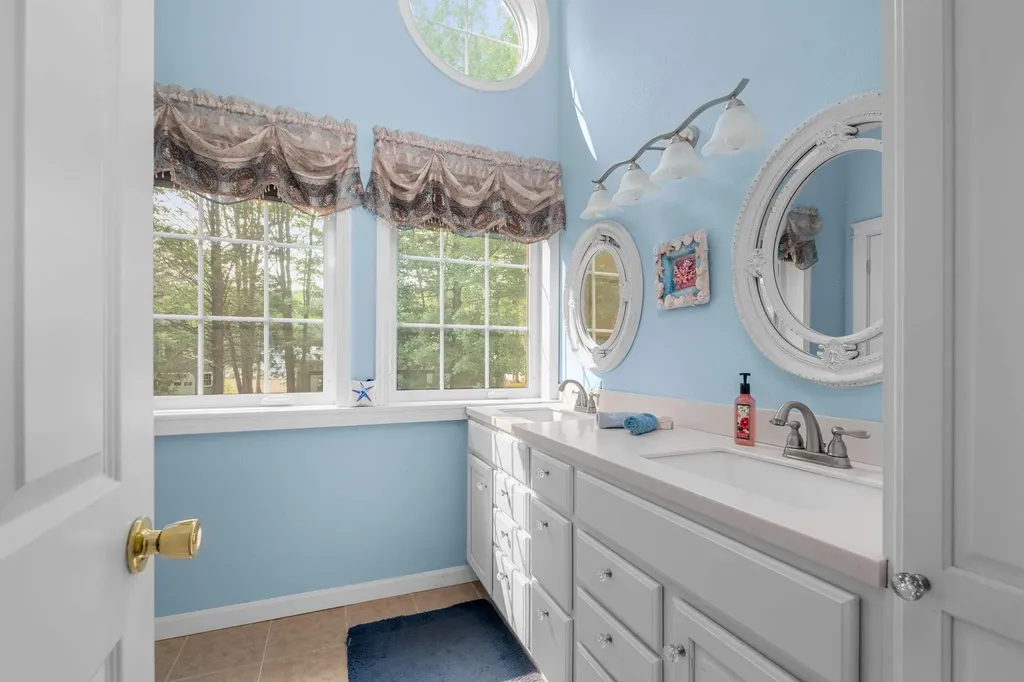 15 Loretta Lane York ME 03909