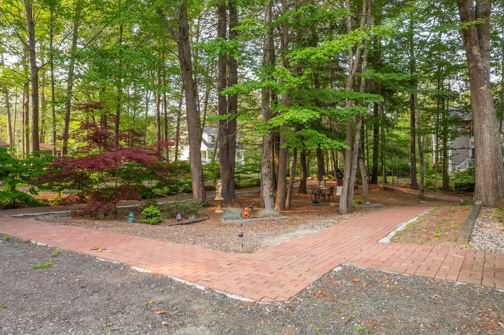 15 Loretta Lane York ME 03909