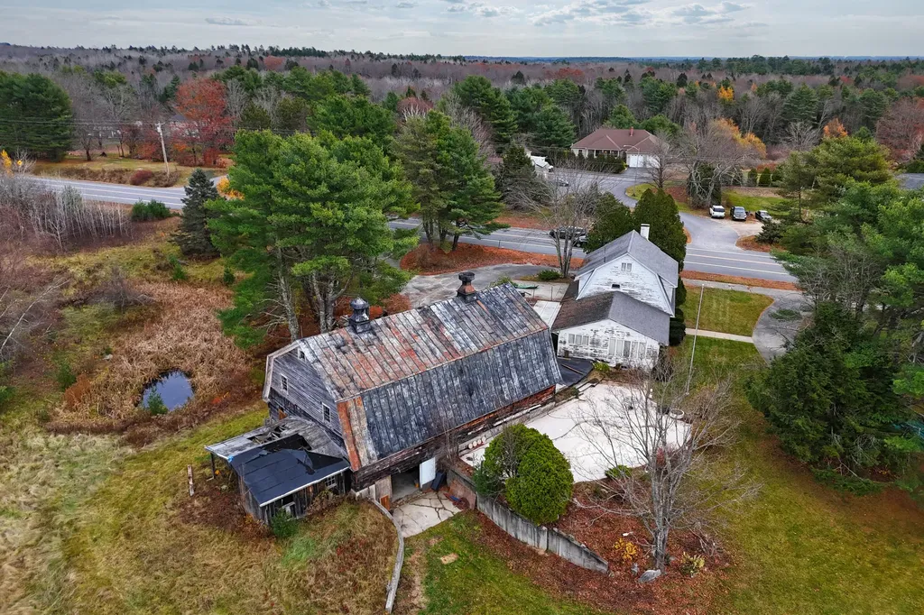 210 Augusta Road Topsham ME 04086