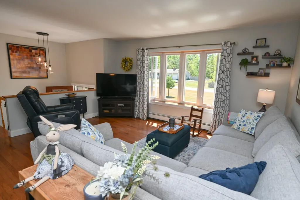 72 Nottingham Way Brewer ME 04412