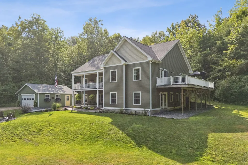 83 Hoyt Drive Monmouth ME 04259