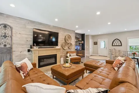 83 Hoyt Drive Monmouth ME 04259