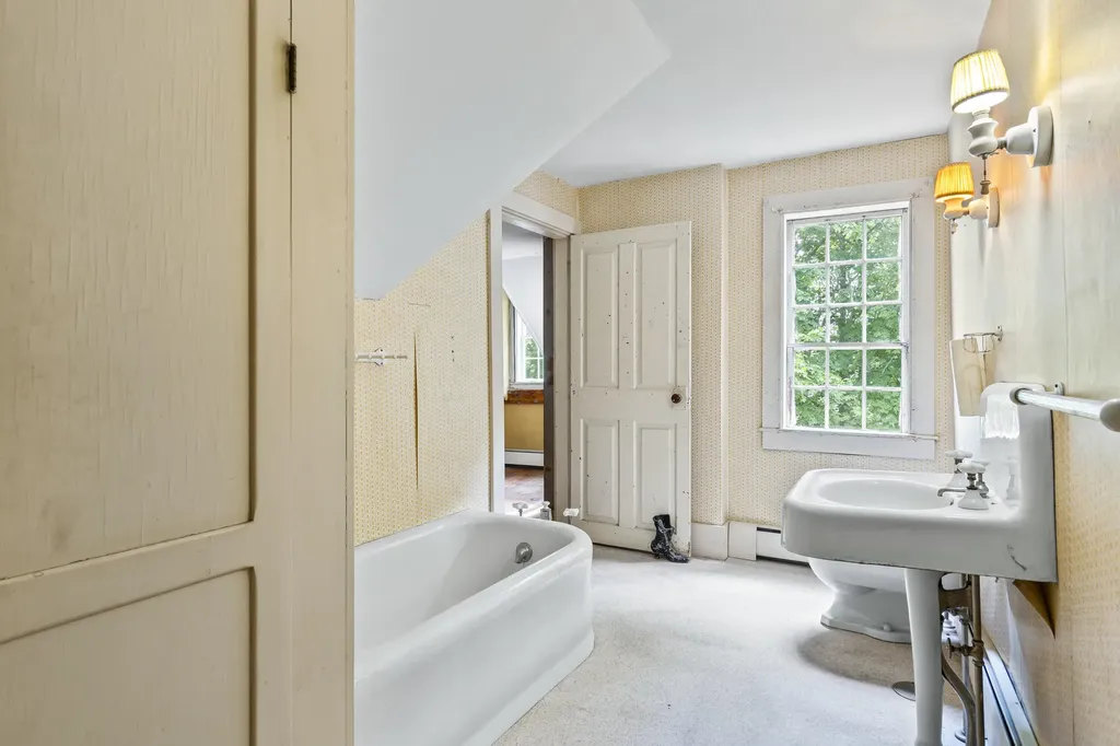 41 Federal Street Wiscasset ME 04578