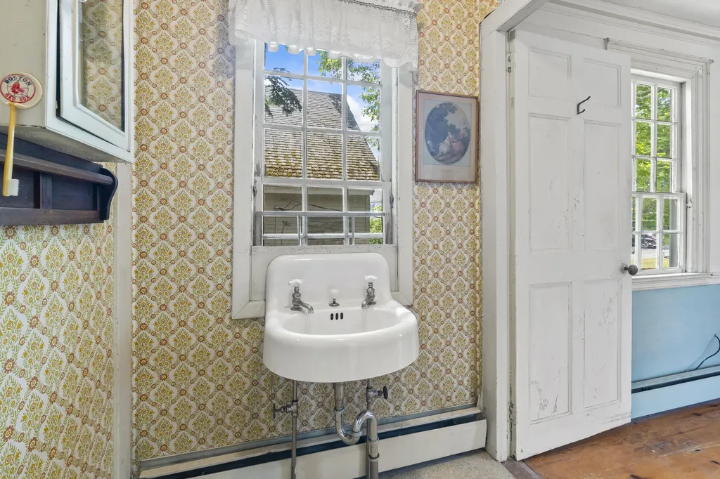 41 Federal Street Wiscasset ME 04578