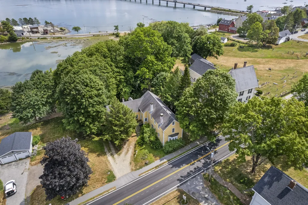 41 Federal Street Wiscasset ME 04578
