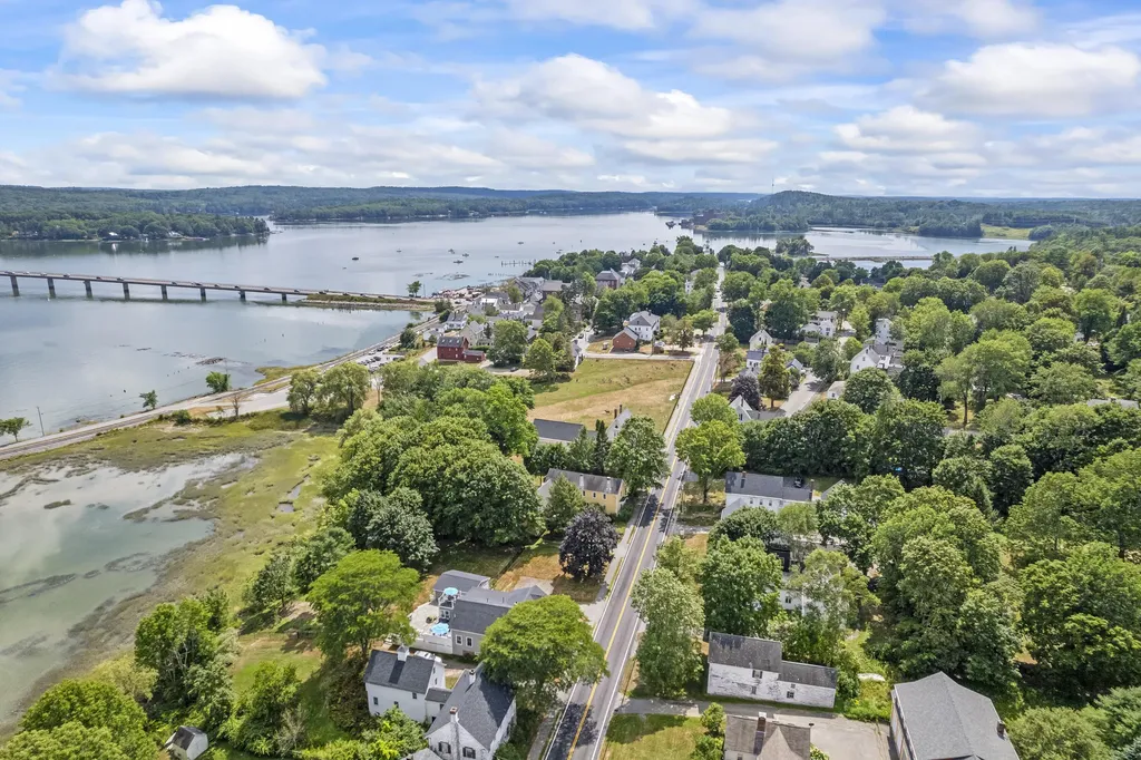 41 Federal Street Wiscasset ME 04578