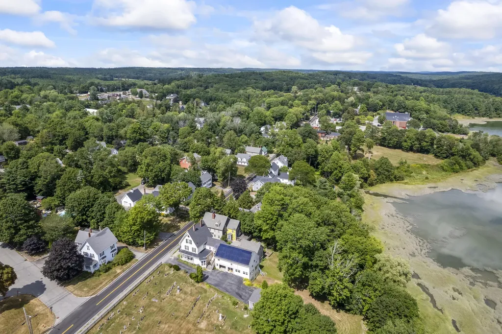 41 Federal Street Wiscasset ME 04578