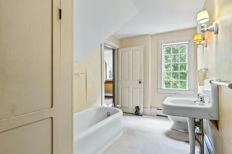 41 Federal Street Wiscasset ME 04578