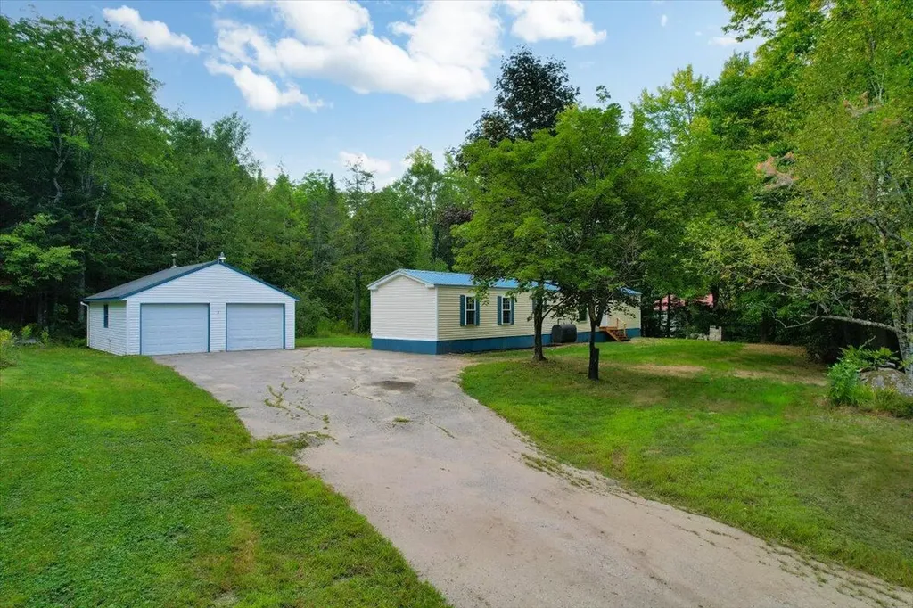 807 Middle Road Sabattus ME 04280