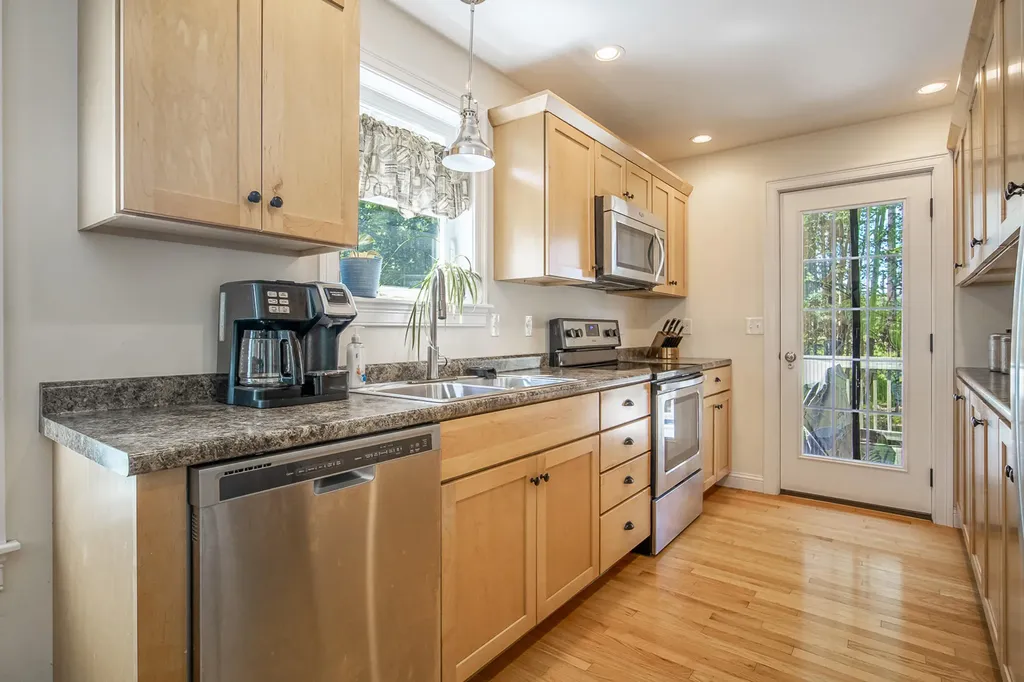 56 Stacy Lane Eliot ME 03903