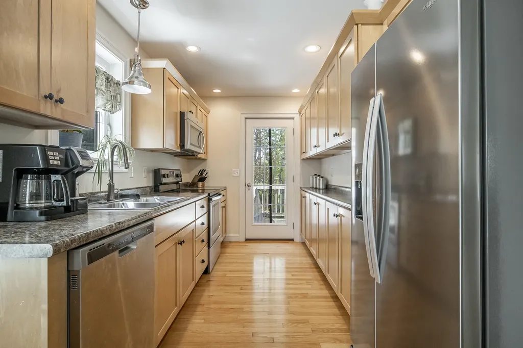56 Stacy Lane Eliot ME 03903