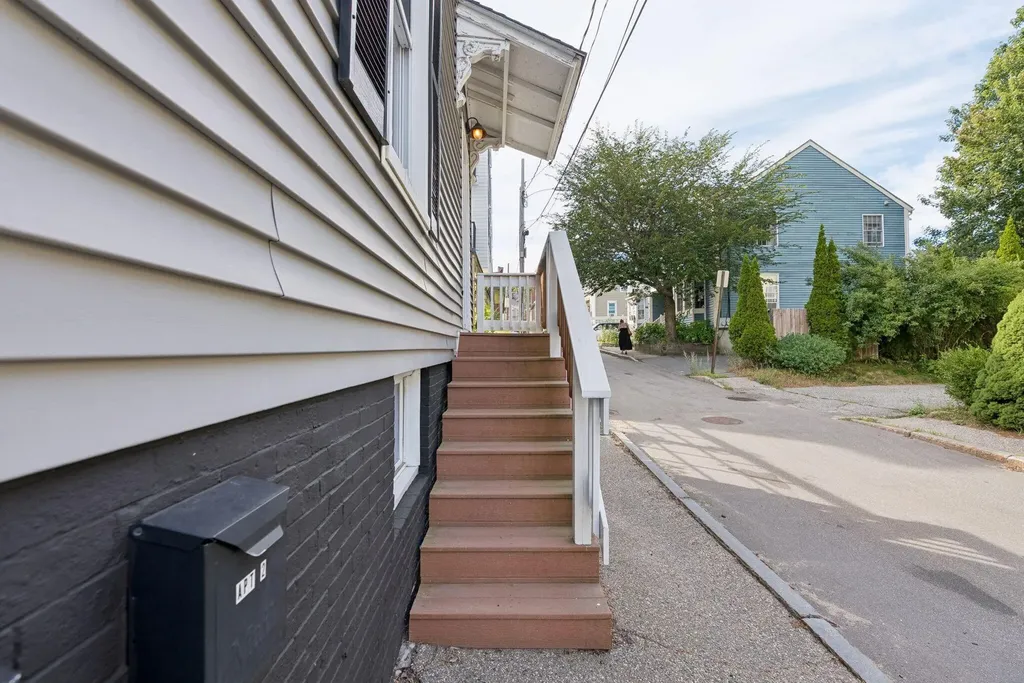 20 Tate Street Portland ME 04102