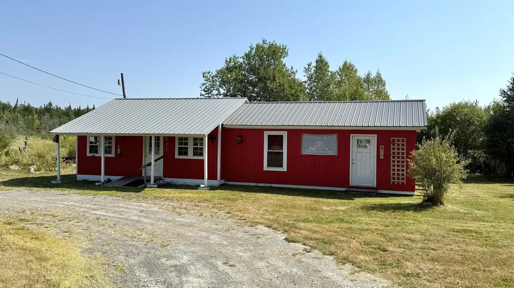 813 Dexter Road Corinna ME 04928
