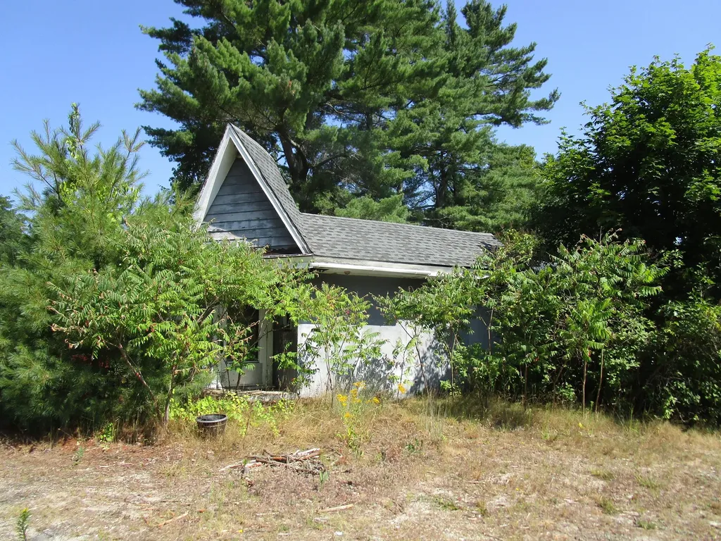 759 Lake Street Auburn ME 04210