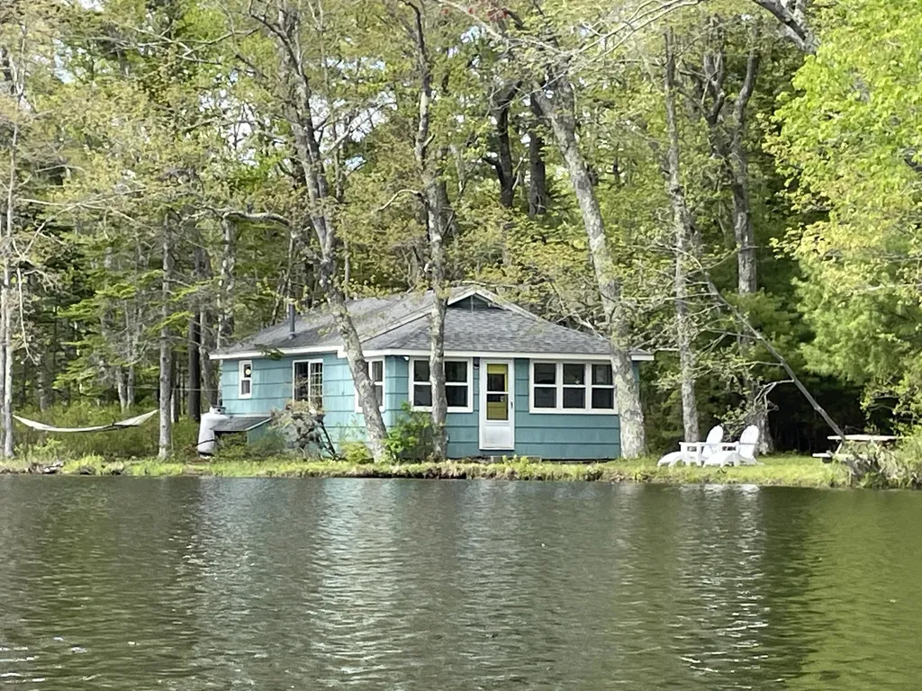 16 Morton Lane Hope ME 04847