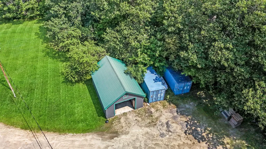 783 Auburn Road Peru ME 04290