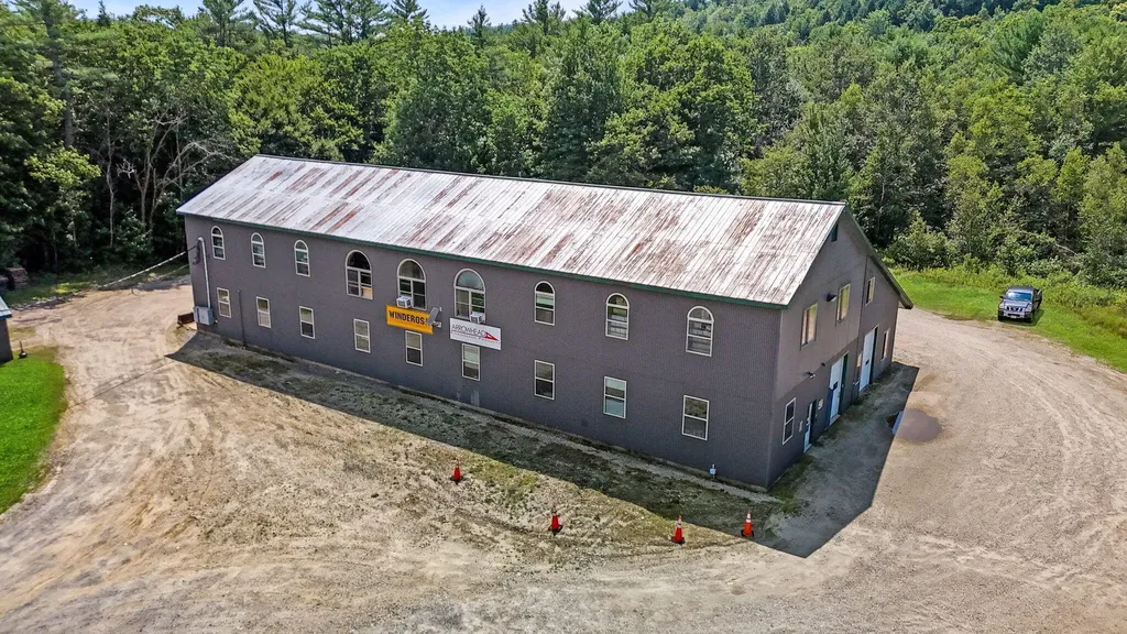 783 Auburn Road Peru ME 04290