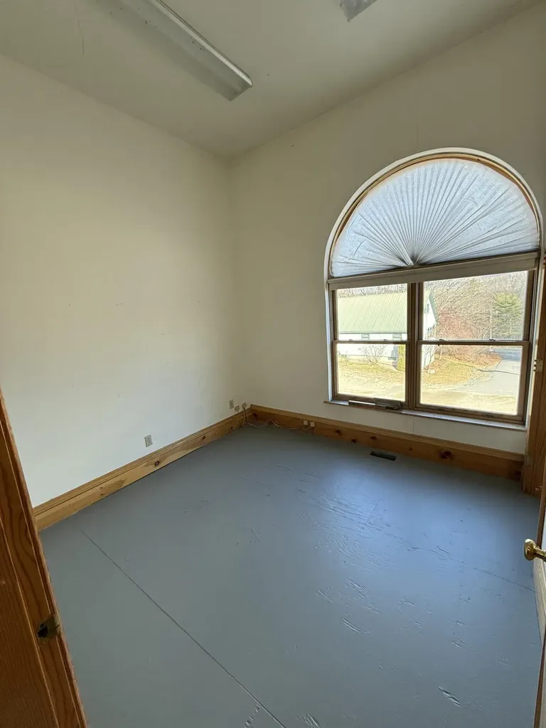 783 Auburn Road Peru ME 04290