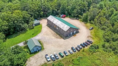 783 Auburn Road Peru ME 04290