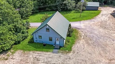 783 Auburn Road Peru ME 04290