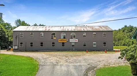 783 Auburn Road Peru ME 04290