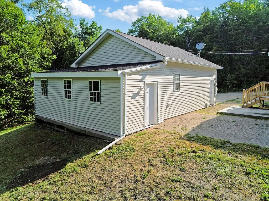 22 Old Route 133 Winthrop ME 04364