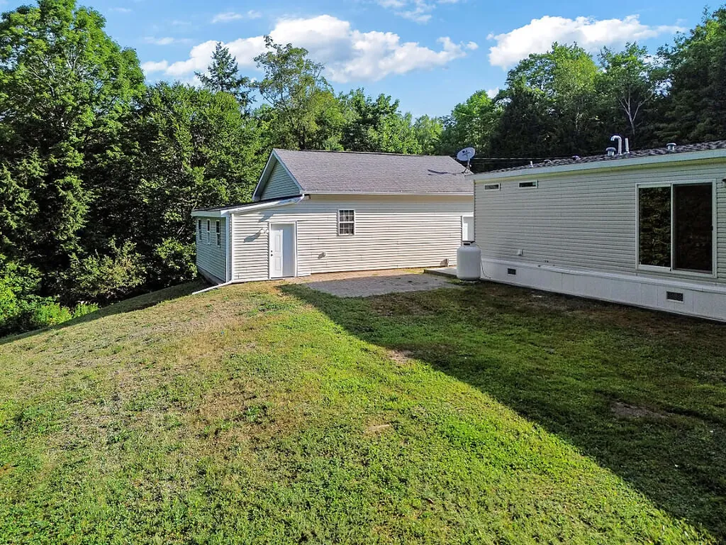 22 Old Route 133 Winthrop ME 04364