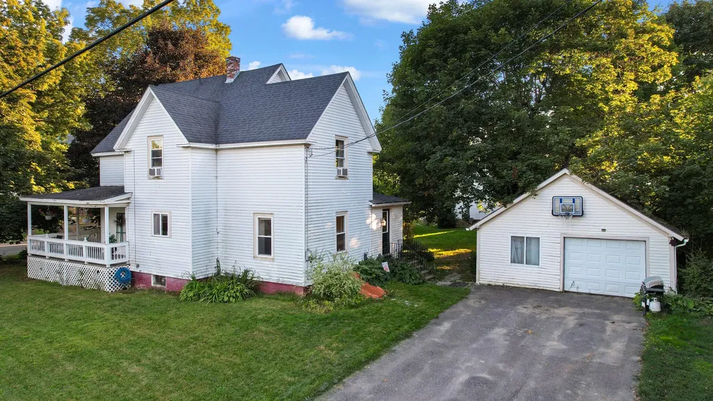 8 Grove Street Newport ME 04953