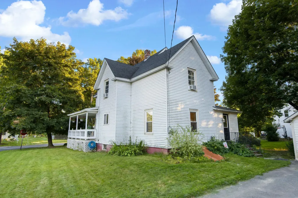 8 Grove Street Newport ME 04953