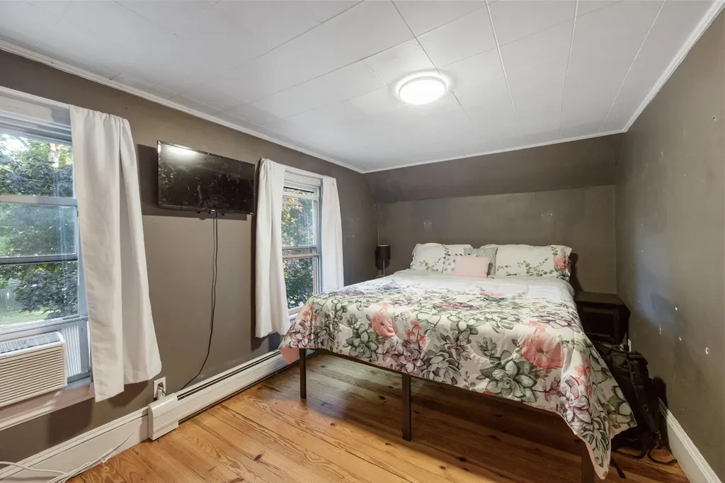 8 Grove Street Newport ME 04953