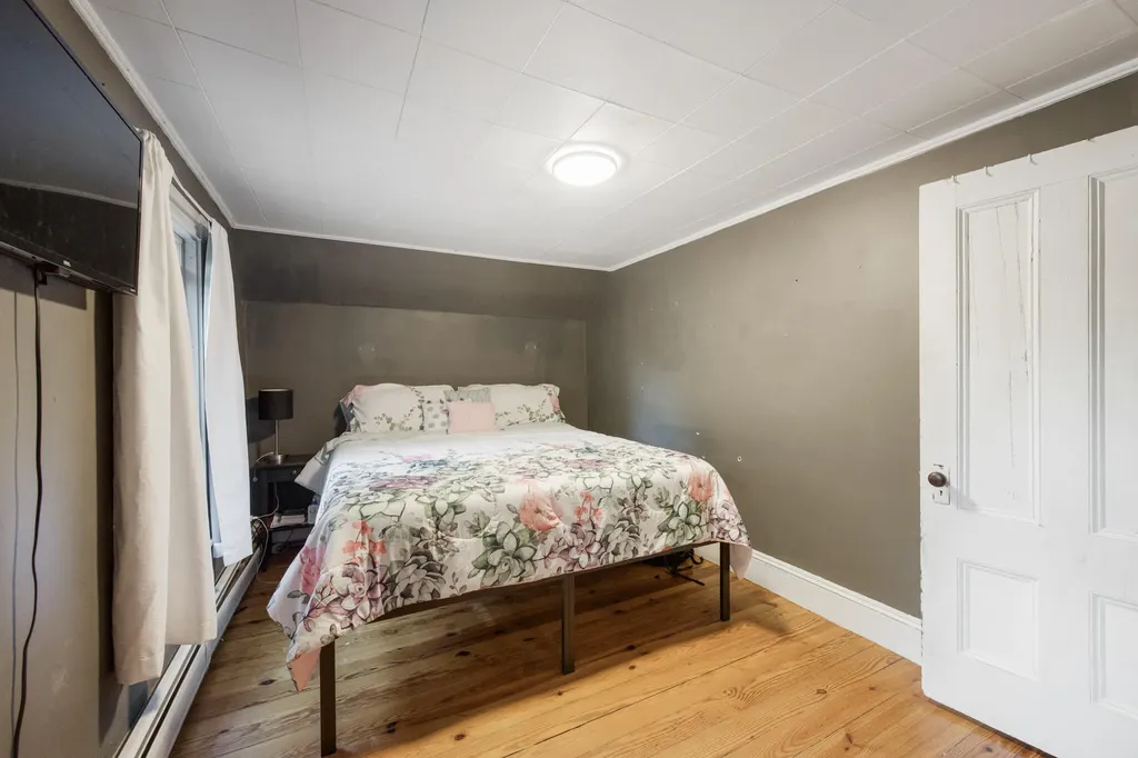8 Grove Street Newport ME 04953