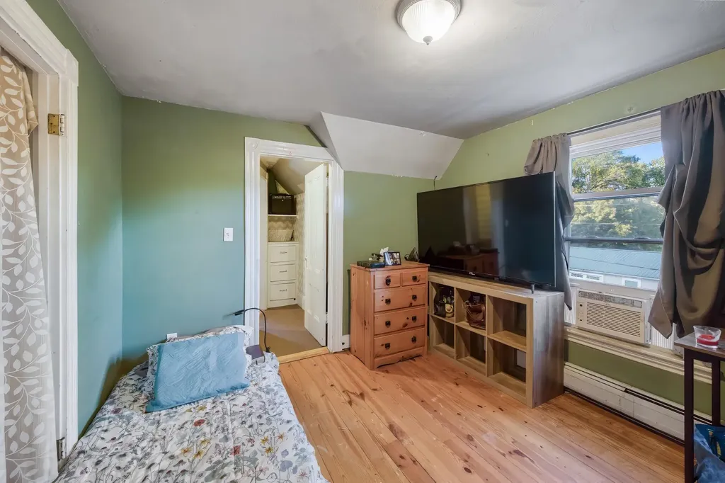 8 Grove Street Newport ME 04953