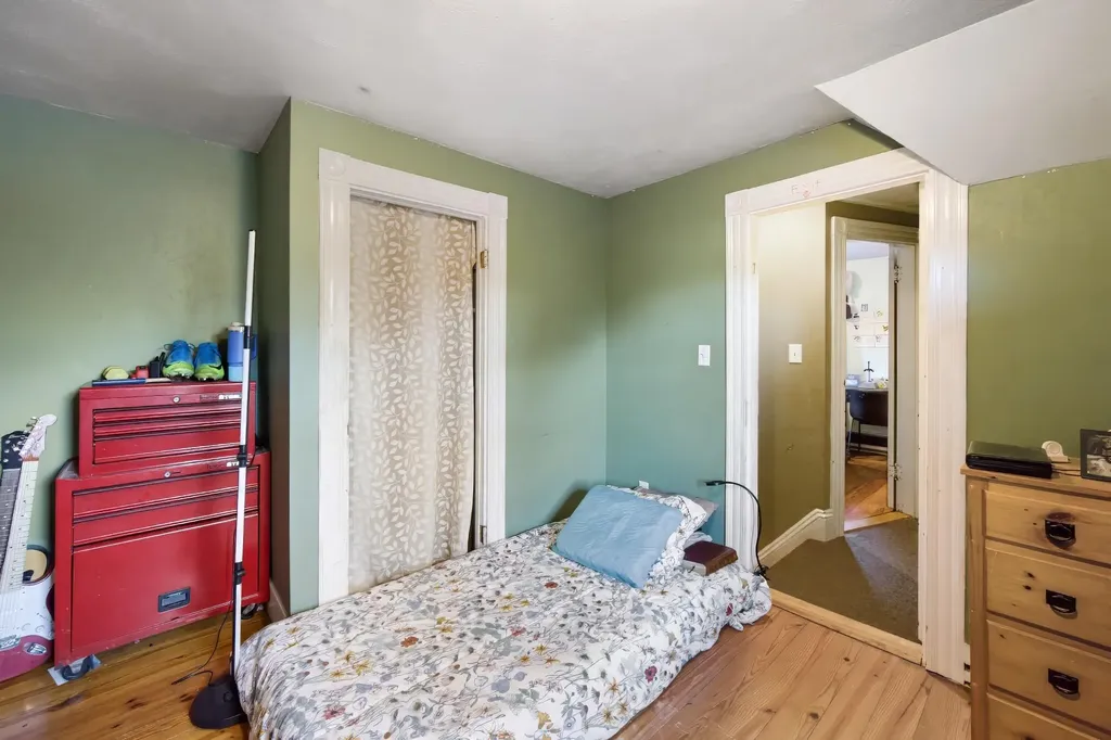 8 Grove Street Newport ME 04953