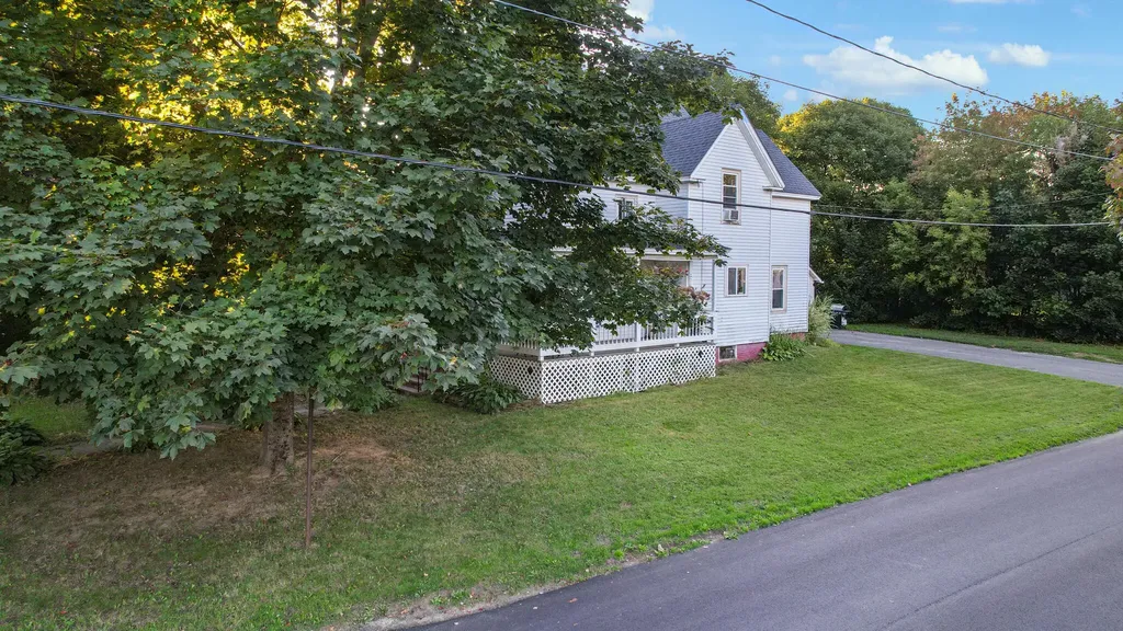 8 Grove Street Newport ME 04953