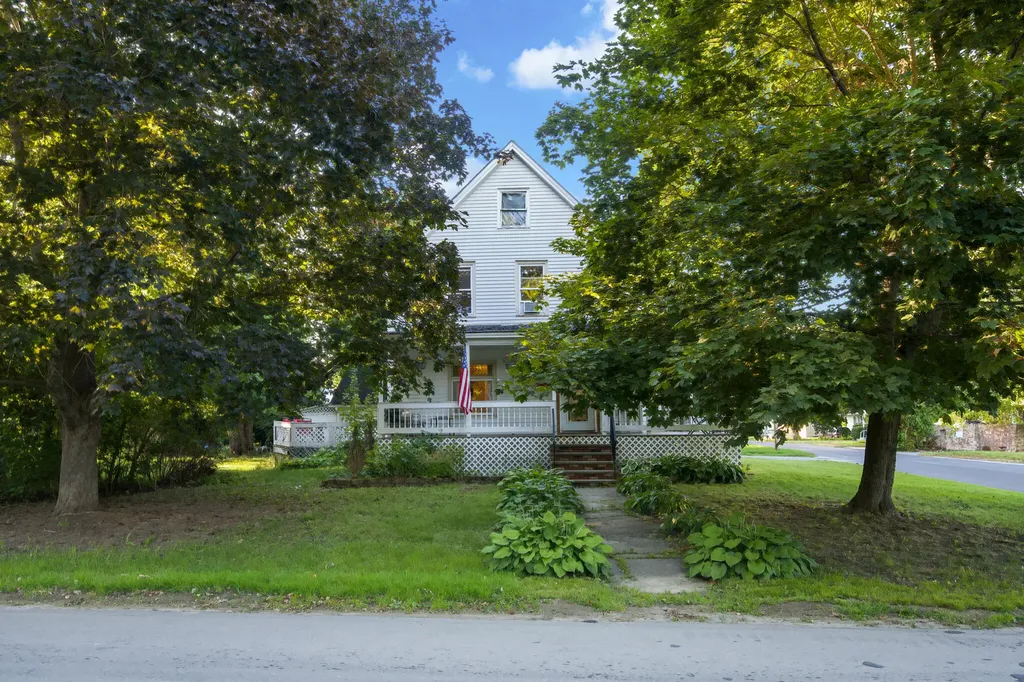 8 Grove Street Newport ME 04953
