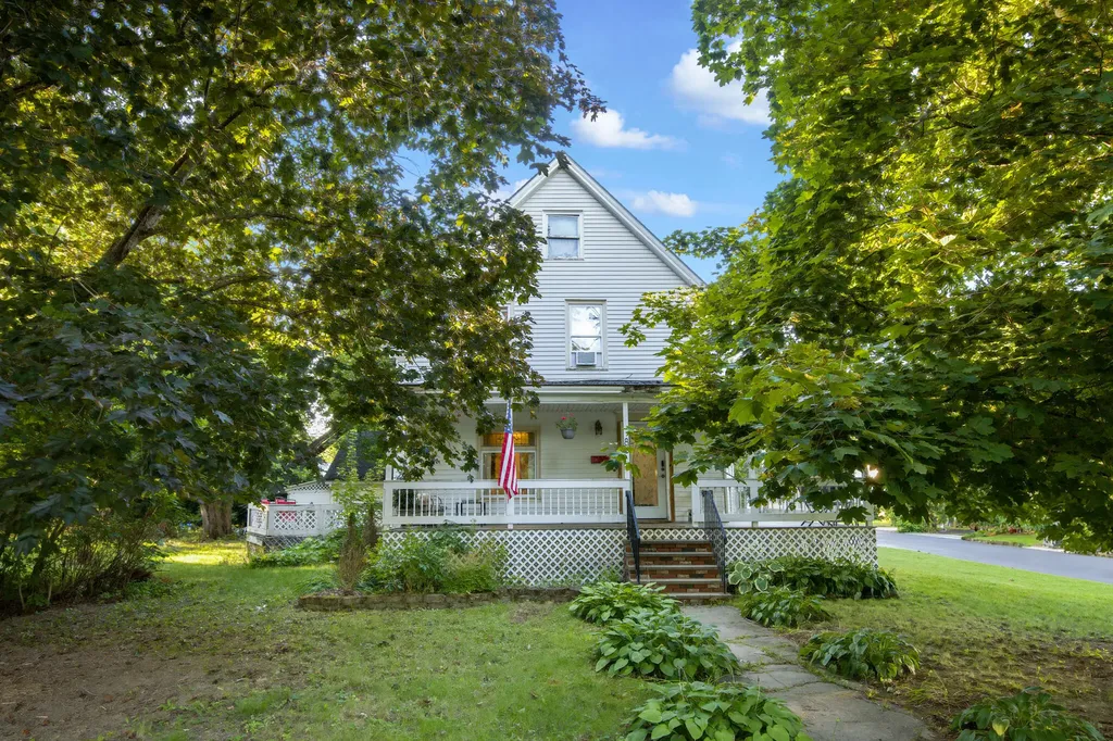 8 Grove Street Newport ME 04953