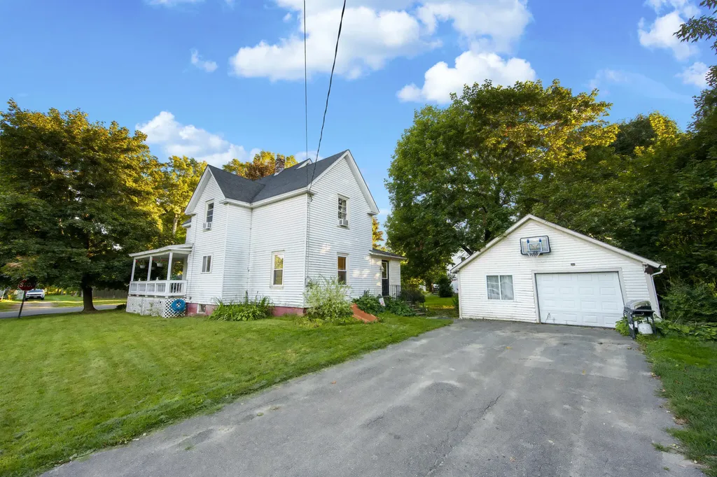 8 Grove Street Newport ME 04953