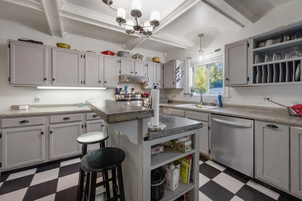 8 Grove Street Newport ME 04953