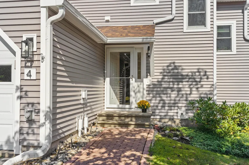 4 Sadler Drive Brunswick ME 04011