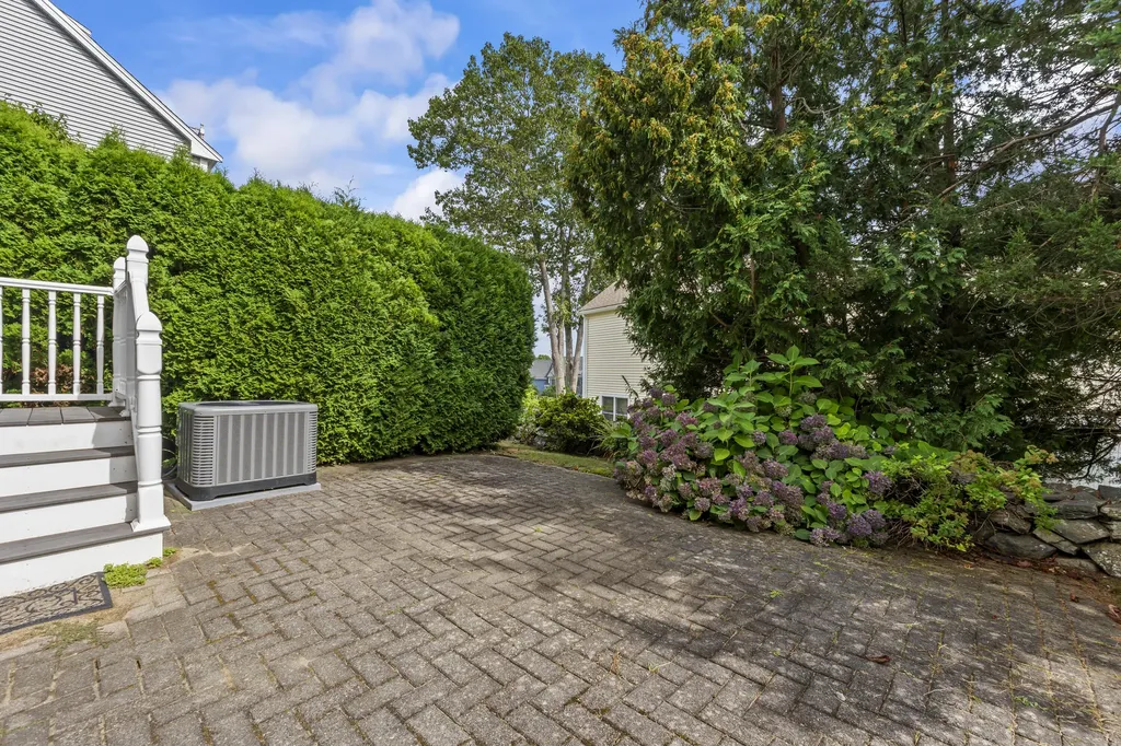 10 Yorke Ridge Way York ME 03909