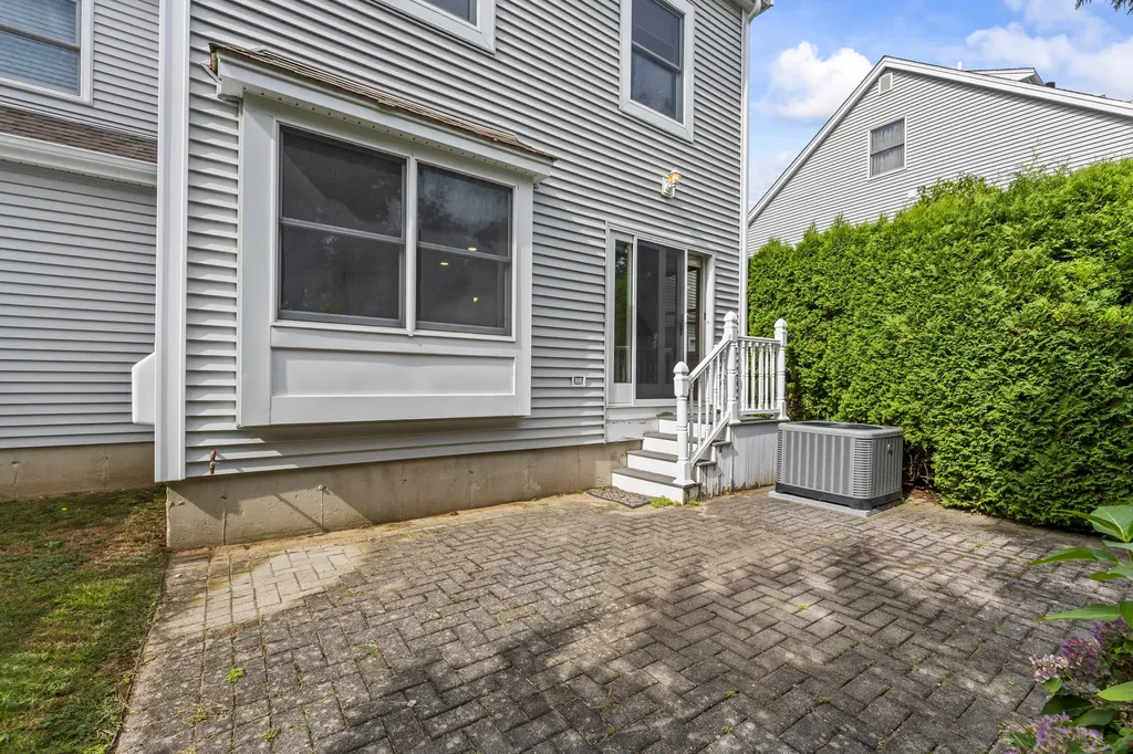 10 Yorke Ridge Way York ME 03909