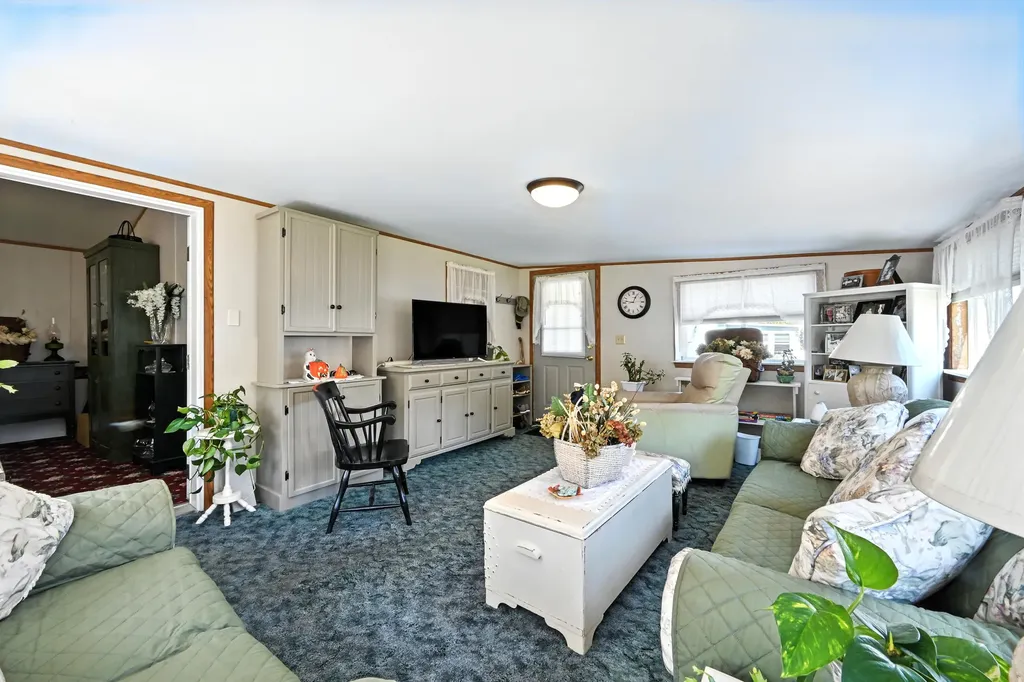 16 Garden Way Augusta ME 04330