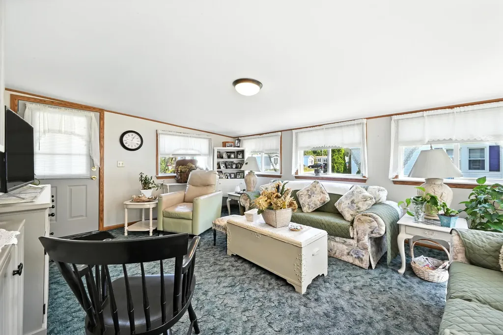 16 Garden Way Augusta ME 04330