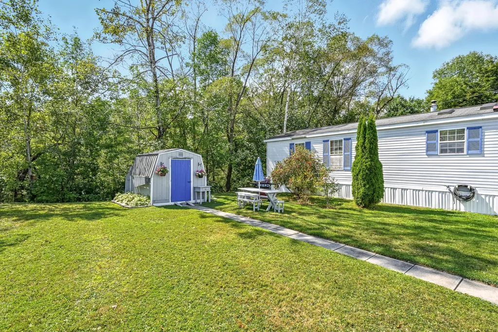 16 Garden Way Augusta ME 04330